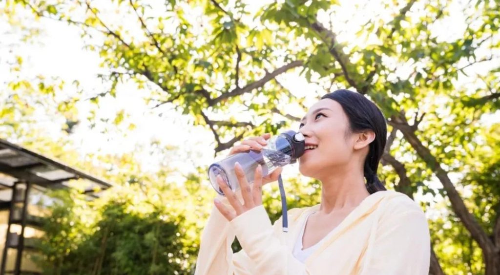 夏季身体三处最怕堵，都与你喝的水有关…… 饮水知识 第1张