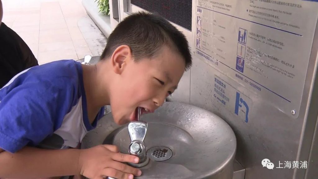 上海人民广场的便民直饮水机很受欢迎！ 行业资讯 第2张